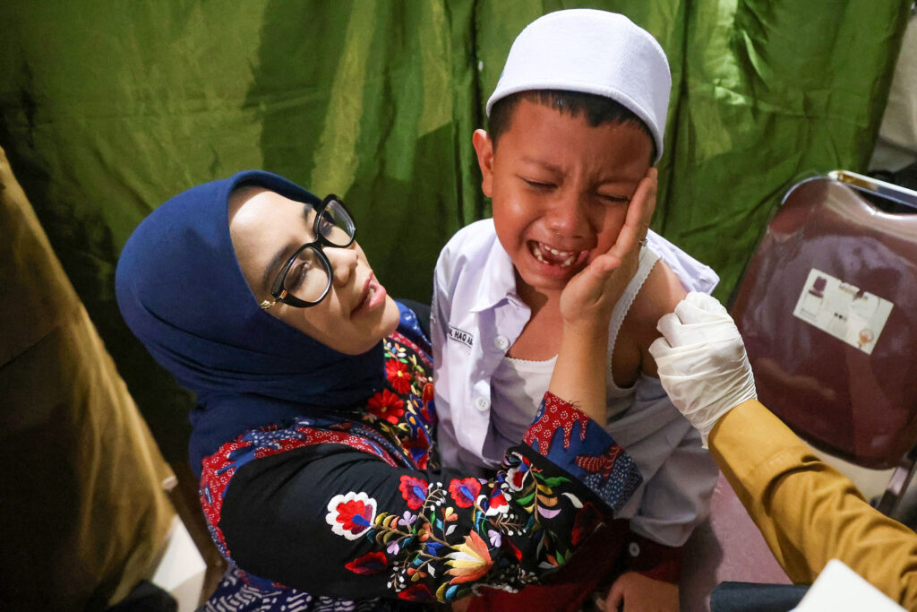 Cegah Kanker Serviks, Pemkot Surabaya Optimalkan Imunisasi HPV Gratis Siswa SD-SMP 1 AA1Klqbr