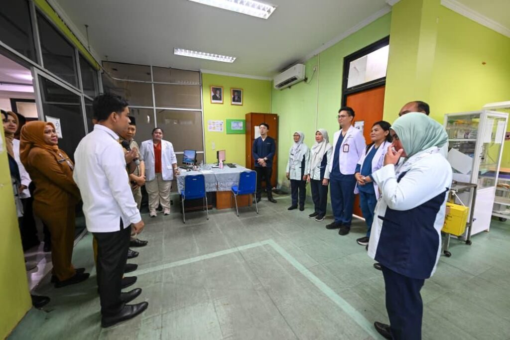 Kunjungi Kepulauan Seribu, Gibran Cek RSUD hingga Kapal Ambulans 3 AA1QHAgg