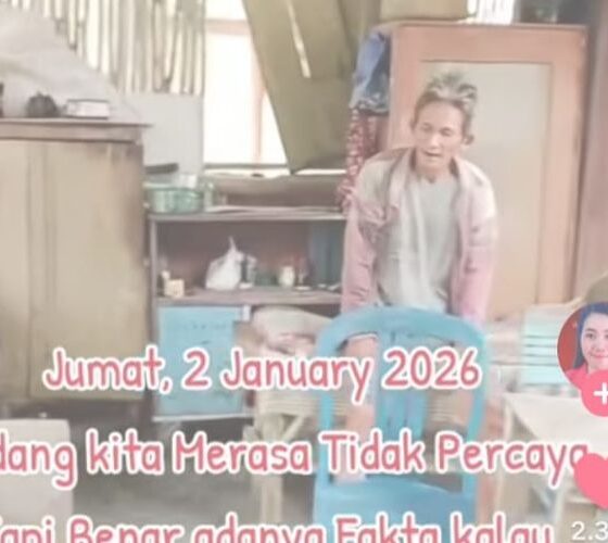 Seorang Lansia di Bangka Memakan Ampas Kelapa